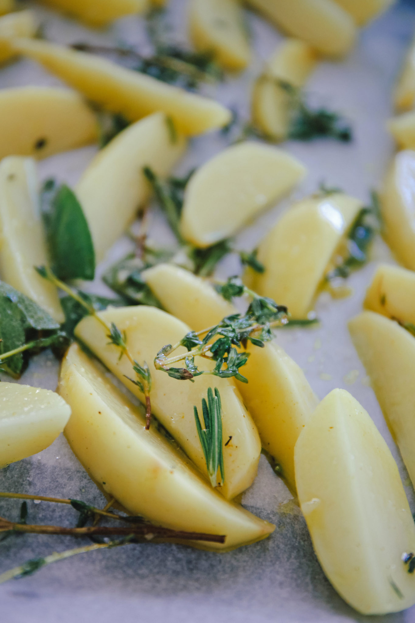 Kartoffelschnitze aus dem Ofen mit Kräuter-Dip – Twelve Reasons